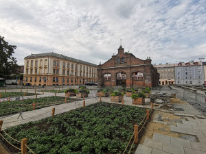 Olomoucká radnice jedná o koupi zchátralé městské tržnice. Byly by zde prodej lokálních produktů a gastro
