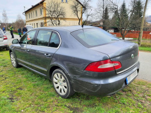 VIDEO: Kamioňák na Jesenicku chtěl předjíždět, řidiči ho blokovali. Na semaforech přišla ostrá výměna názorů