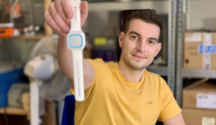 size3-17112952232948-60-martin-vymyslel-nouzove-tlacitko-pro-seniory-pri-prokratisnaci-dnes-zachranuje-zivoty