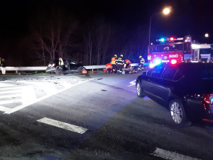 Vážná nehoda na obchvatu Mohelnice: zranili se čtyři lidé, jednu osobu hasiči vyprošťovali