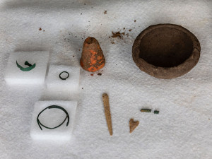 Před stavbou dálnice u Olomouce odkryli archeologové unikátní pohřebiště, návrší bylo kultovním místem