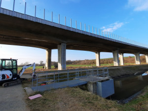 Pozor na D35. Dnes začíná oprava estakády, o víkendu bude u Křelova dálnice zavřená kvůli bourání mostu