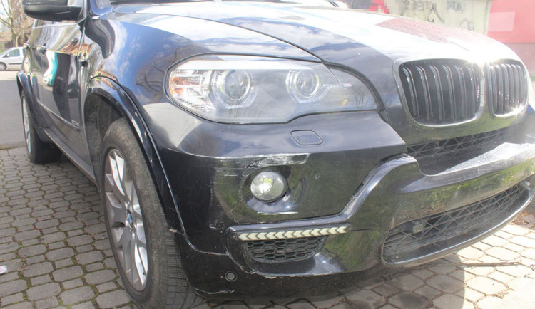Řidič BMW ujel v Olomouci od dvou nehod za den. Policisté žádají o pomoc svědky