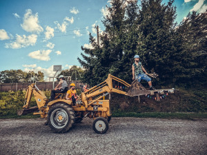 Novocirkusový festival v Olomouci nabídne úchvatná představení v letním kině i akrobacii na bagru