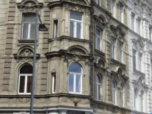 Vyhlášená restaurace Bristol měla havárii s odpadem, inspekce zavřela kuchyni. Zbytek podniku je v provozu