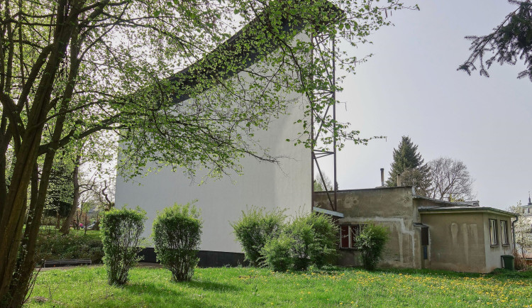 V Turnově začíná výstavba knihovny. Na čas proto zmizí letní kino