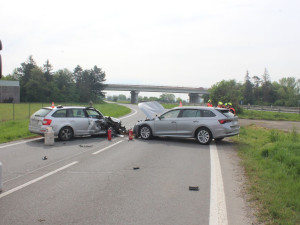 Řidič se dvěma promile vjel u Unčovic do protisměru a napálil do protijedoucího vozu. Hrozí mu tři roky