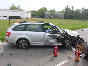Řidič se dvěma promile vjel u Unčovic do protisměru a napálil do protijedoucího vozu. Hrozí mu tři roky
