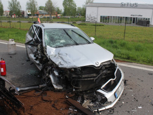 Řidič se dvěma promile vjel u Unčovic do protisměru a napálil do protijedoucího vozu. Hrozí mu tři roky