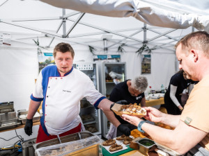 FOTOGALERIE: Šest a půl tuny tvarůžků za víkend. Olomoucký festival přilákal přes 20 tisíc lidí