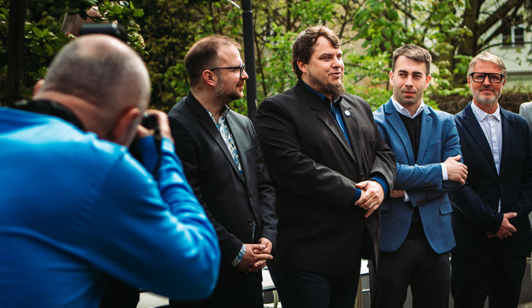 Piráti, ProOlomouc, Naše Litovelsko a Společně pro Přerov utvořili čtyřkoalici pro krajské volby