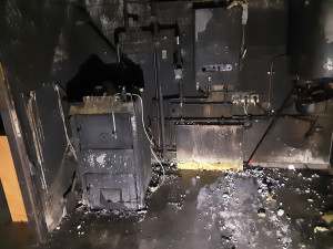 Noční požár rodinného domku zalarmoval hasiče na Šumpersku. Plameny se šířily z kotelny