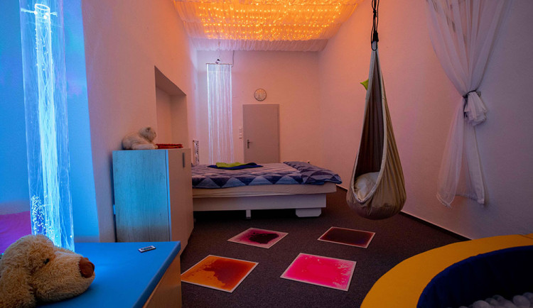 Relaxační místnost pro klienty v olomoucké pobočce organizace Za sklem