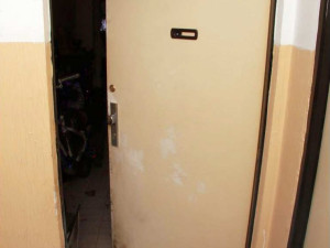 Detonace otřásla olomouckým panelákem. Muži kvůli sporům odpálili v budově silnou pyrotechniku