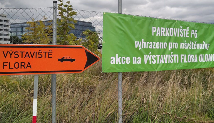 Parkovací plocha u Galerie Šantovka bude k dispozici návštěvníkům Flory