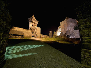 Nová výstava i přehlídka historických vozidel. Hrad Helštýn láká o víkendu na rozmanitý program