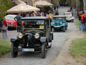 Nová výstava i přehlídka historických vozidel. Hrad Helštýn láká o víkendu na rozmanitý program