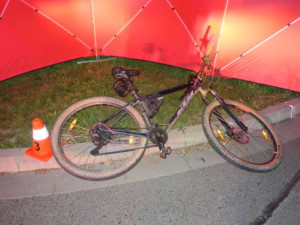 Tragický víkend. U Vidnavy a v Lipníku nad Bečvou zemřeli cyklisté, jeden vyletěl do lesa, druhý spadl na silnici