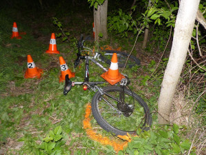 Tragický víkend. U Vidnavy cyklista vyletěl do lesa, v Lipníku nad Bečvou spadl na silnici. Oba zemřeli