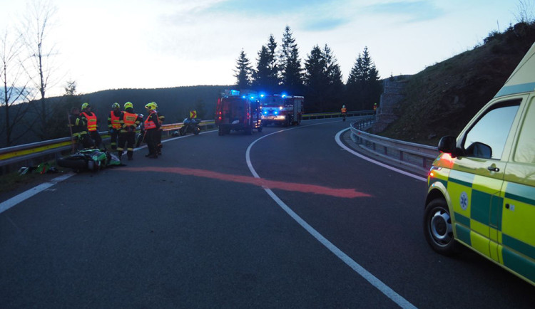 Na Červenohorském sedle havaroval třicetiletý motorkář
