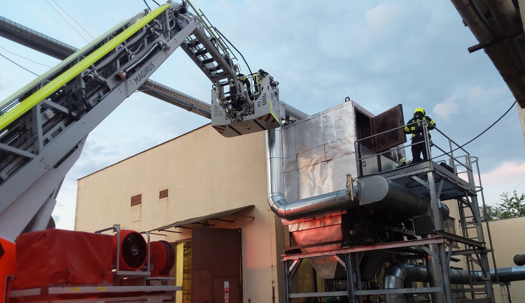 V Plumlově hořel průmyslový areál. Škoda je podle odhadů 3 miliony korun