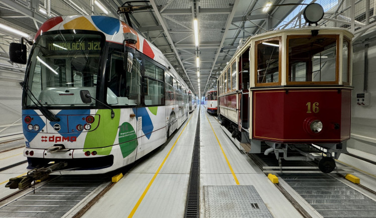 Tramvajová doprava začala v Olomouci před 125 lety. Dopravní podnik pořádá Den otevřených dveří