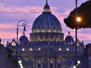 Faráře z Velkých Losin zadržela při vstupu do Vatikánu policie. Měl u sebe vzduchovou pistoli