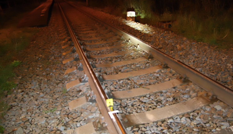 Místo, kde byly položené kameny na železnici