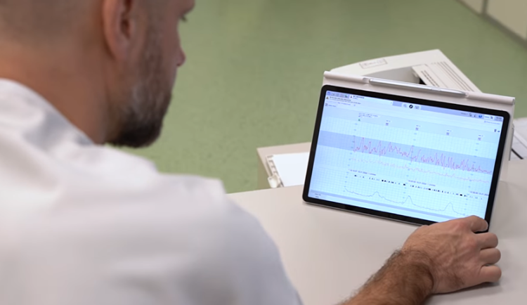 Na tabletu mohou zdravotníci sledovat důležité fyziologické funkce