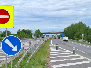 Řidiči budou na silnici I/55 projíždět omezením až do konce prázdnin