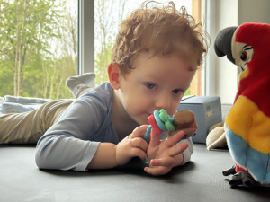 Malý Martínek po genové terapii dělá velké pokroky