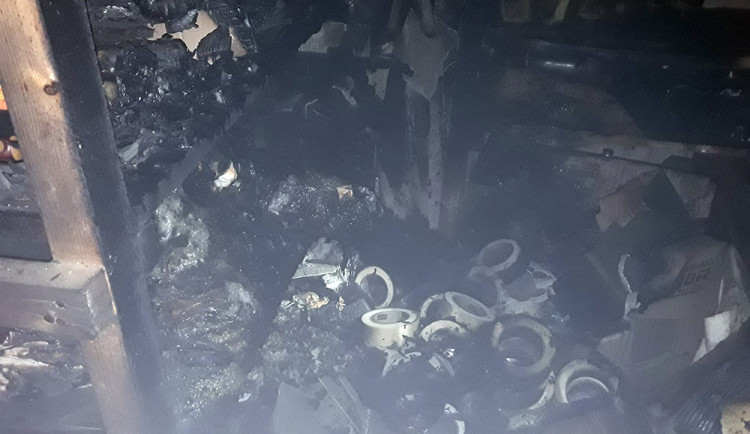 Ve sklepních prostorách rodinného domu v obci Jezernice došlo k výbuchu
