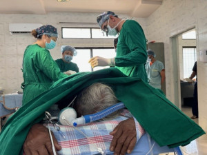 Olomoučtí zdravotníci pomáhali lidem v Indii. Jezdí tam pravidelně