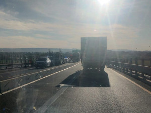 Hromadná nehoda zablokovala dálnici D35 u Olomouce. Srazilo se šest vozidel