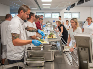 Olomoucký šéf Heneš uvařil pro zaměstnance FN Olomouc. V soutěži loni oslnil i Pohlreicha