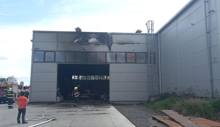 Požár průmyslové haly v olomoucké části Slavonín