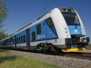 Na trati mezi Olomoucí a Blatcem vlak usmrtil člověka. Zřejmě šlo o sebevraždu