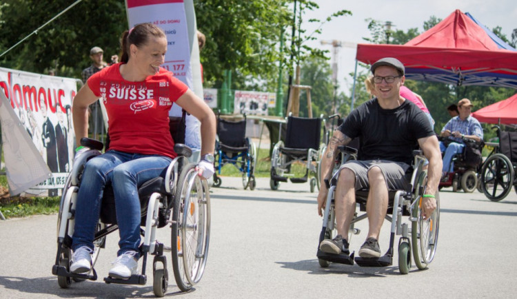 Olomoucký spolek Trend vozíčkářů slaví třicet let, ve středu chystá sbírku Zasukované tkaničky