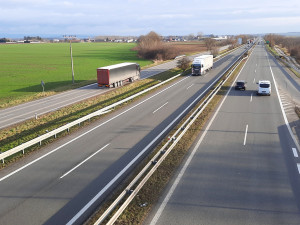 Až do poloviny června budou stavbaři opravovat díry a praskliny na dálnici do Mohelnice. Doprava bude omezená