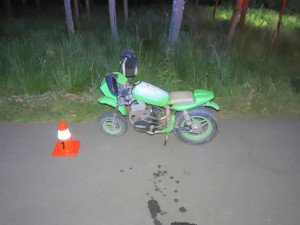 Čtyřicetiletý muž spadl na účelové komunikaci z minibiku, byl pod vlivem alkoholu