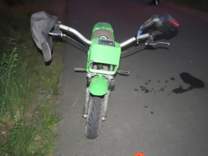 Čtyřicetiletý muž spadl na účelové komunikaci z minibiku, byl pod vlivem alkoholu