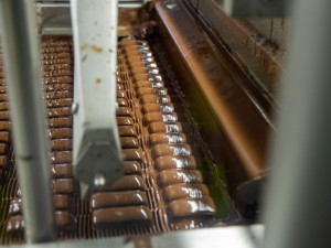 FOTOGALERIE: Statisíce tyčinek za den. Zora Olomouc rozšiřuje portfolio, řešit musí i obří zdražení kakaa