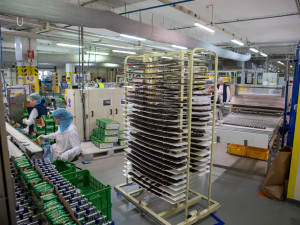 FOTOGALERIE: Statisíce tyčinek za den. Zora Olomouc rozšiřuje portfolio, řešit musí i obří zdražení kakaa