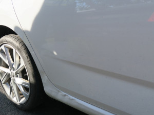 Jedna nehoda, dvě odlišná vysvětlení. Policisté hledají svědky střetu na D35 u Litovle