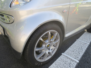 Jedna nehoda, dvě odlišná vysvětlení. Policisté hledají svědky střetu na D35 u Litovle