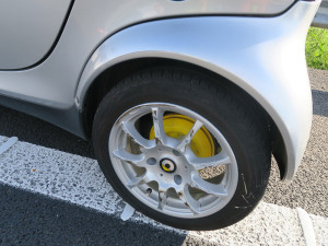 Jedna nehoda, dvě odlišná vysvětlení. Policisté hledají svědky střetu na D35 u Litovle