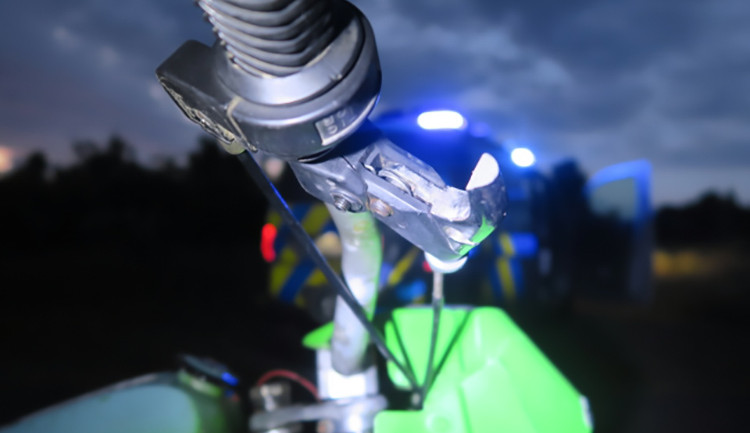 Čtyřicetiletý muž spadl na účelové komunikaci z minibiku, byl pod vlivem alkoholu