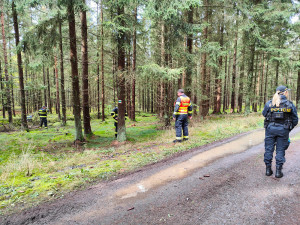 Vrtulník i desítky policistů a hasičů pátrali na Šumpersku po seniorce. Prodloužila si procházku