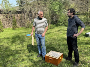 Hejtman pomáhá založit chov včel v Čechách pod Kosířem. Zámek chce obohatit park a nabízet vlastní med