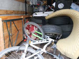 Cizinci vykradli patnáct zahradních chatek a garáží na Prostějovsku. Otce a syna soud poslal do vazby